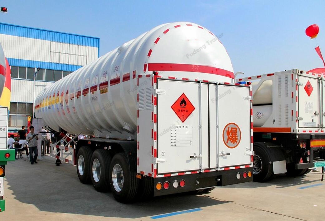 Cryogenic LNG transport semi-trailer