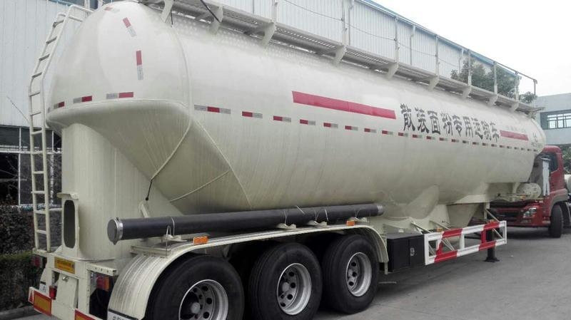 Transport Dry Bulk Cement Tanker Trailer With Diesel Engine