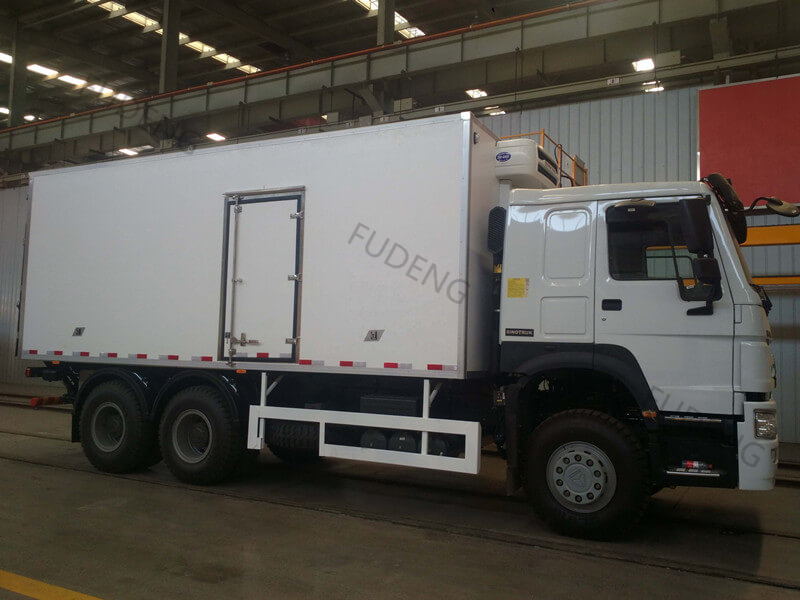 What is the structure of the refrigerated truck?