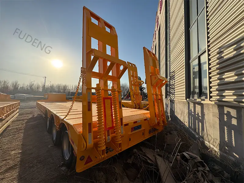 Yellow 3-Axle Low Boy Semi Trailer_4